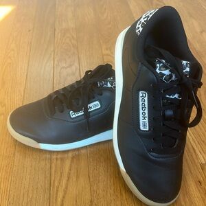 Reebok Sneaker - 7.5